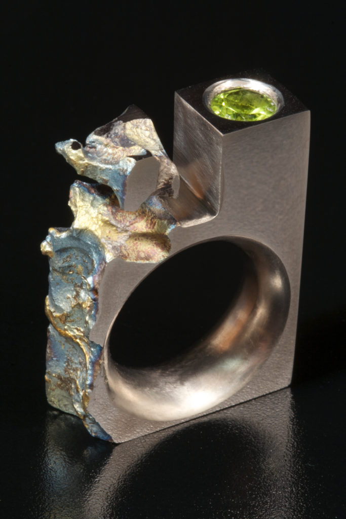 Ti Ring#16 Anodized Titanium & peridot H1.4″W1″D0.3″ ring size 7.1-2